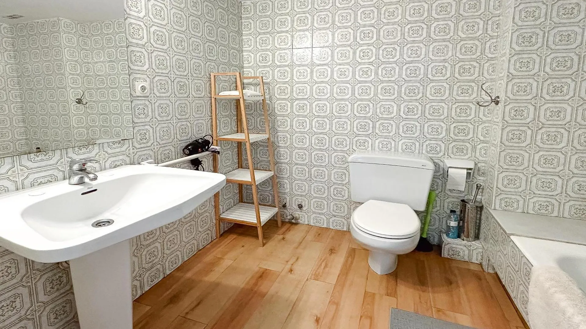 Lovely Rooms In Shared Apartment Gracia Neighborhood Barcelona 0*,  España